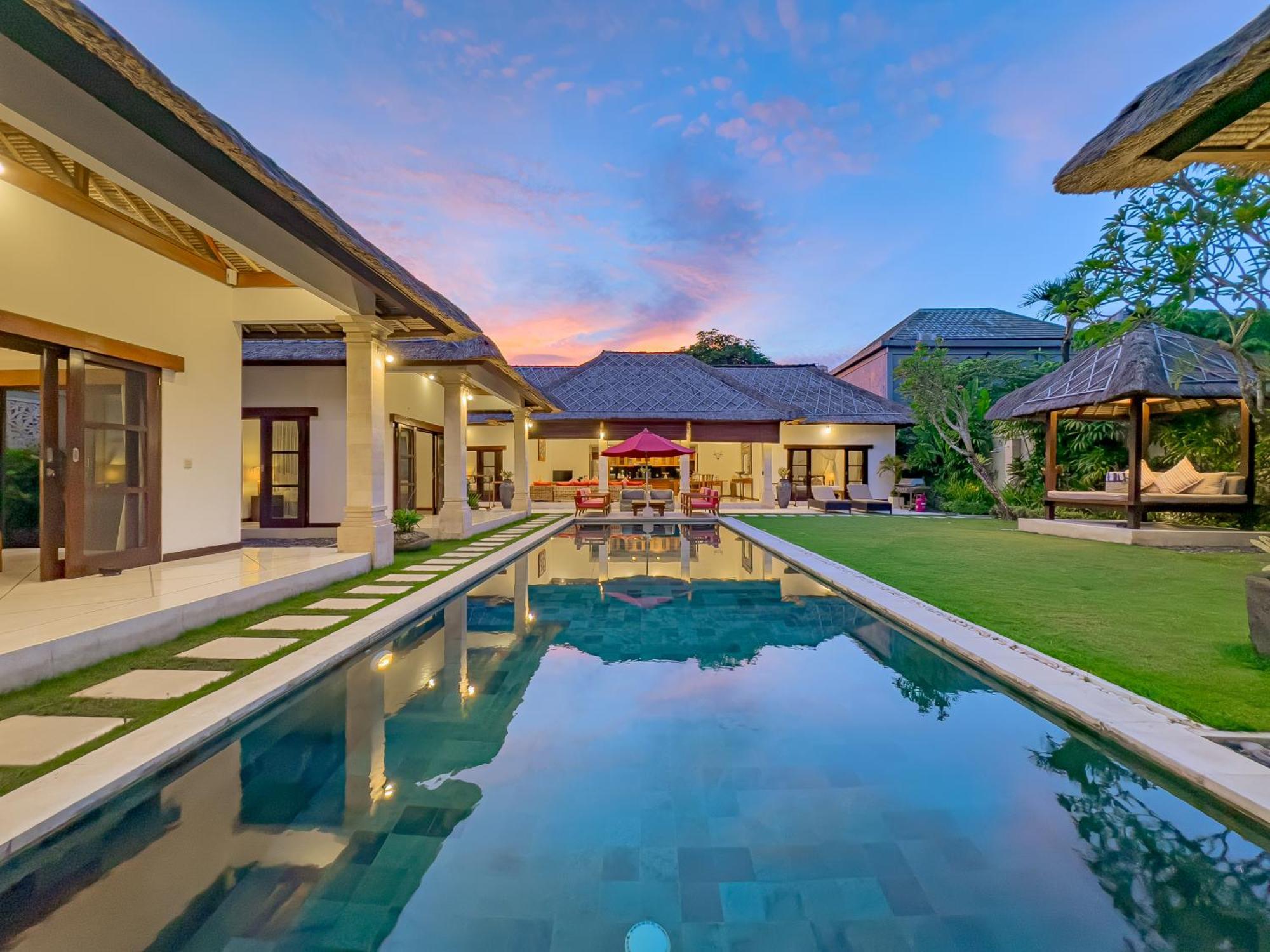 Villa Bugis Drupadi Seminyak 部屋 写真