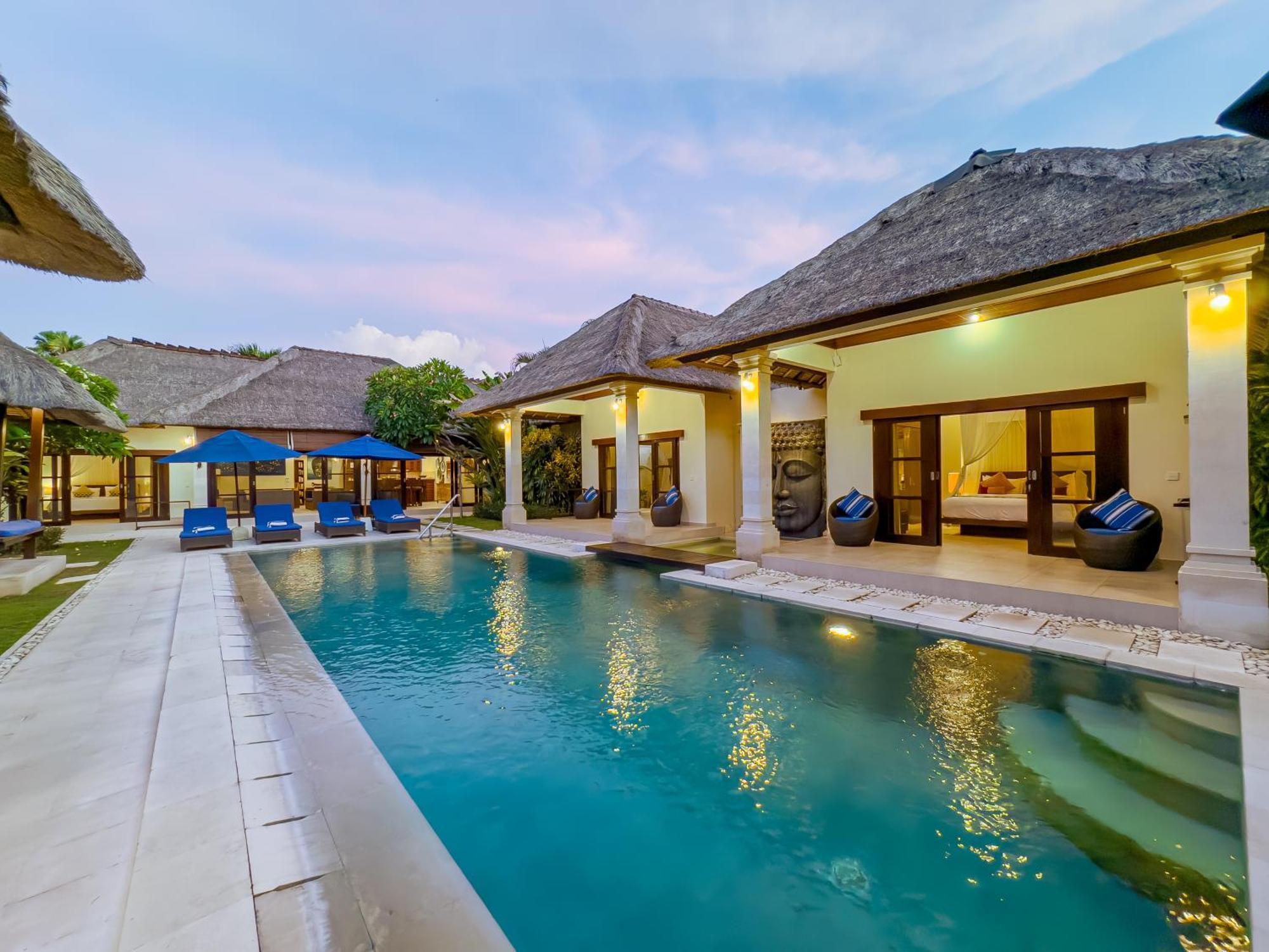 Villa Bugis Drupadi Seminyak 部屋 写真