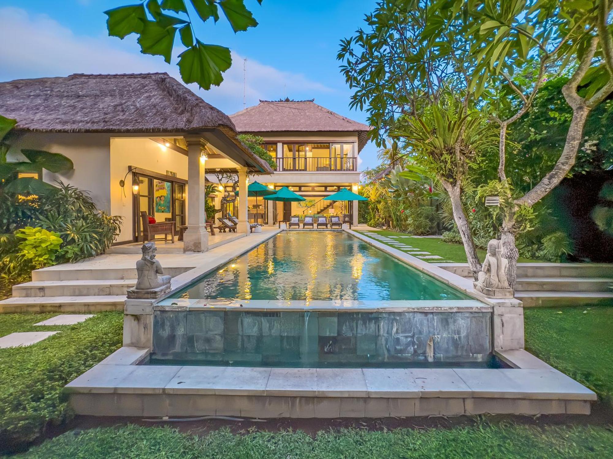 Villa Bugis Drupadi Seminyak 部屋 写真